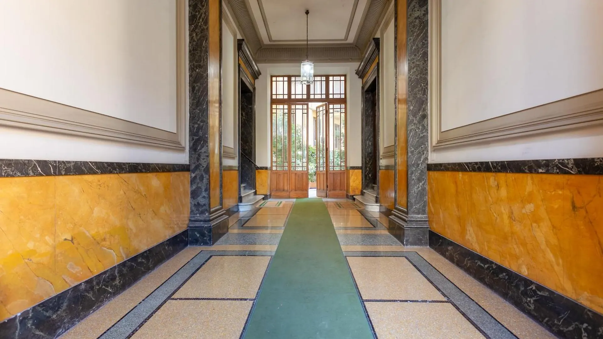 Elegance And Style In The Heart Of Rome Apartment Italy