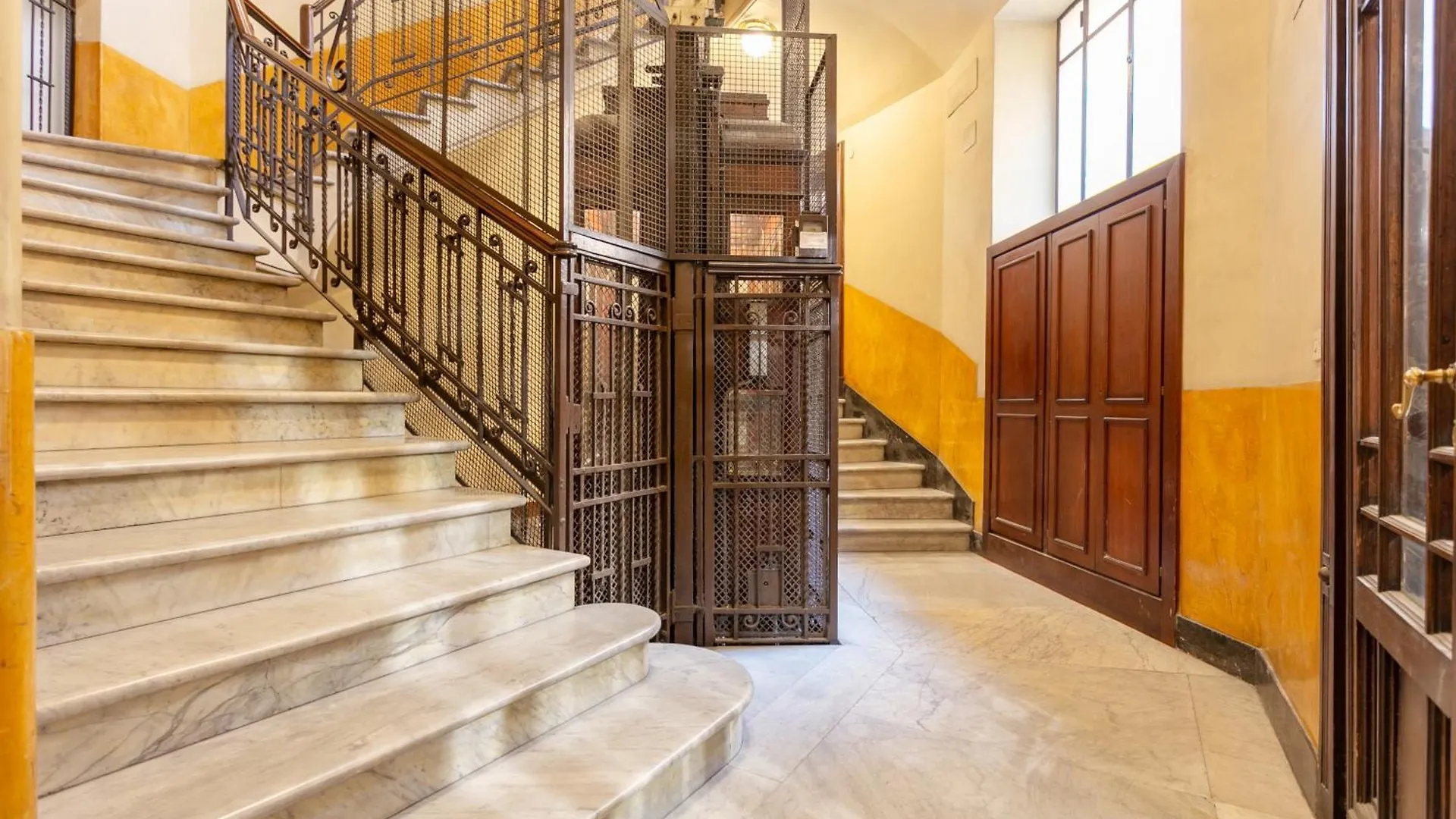 Elegance And Style In The Heart Of Rome Apartment