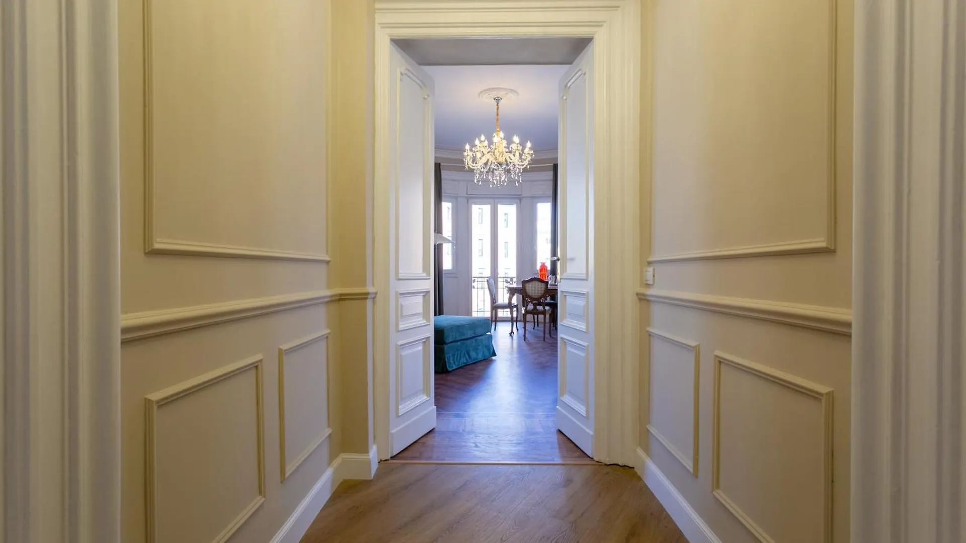 Elegance And Style In The Heart Of Rome Apartment