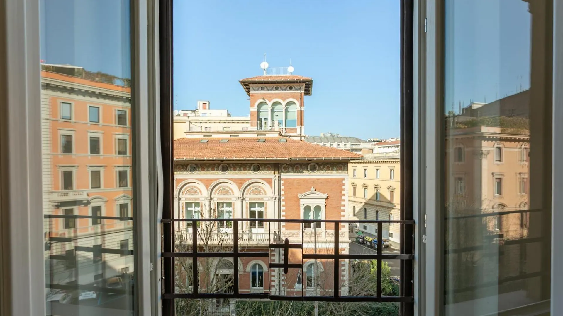 Elegance And Style In The Heart Of Rome Apartment
