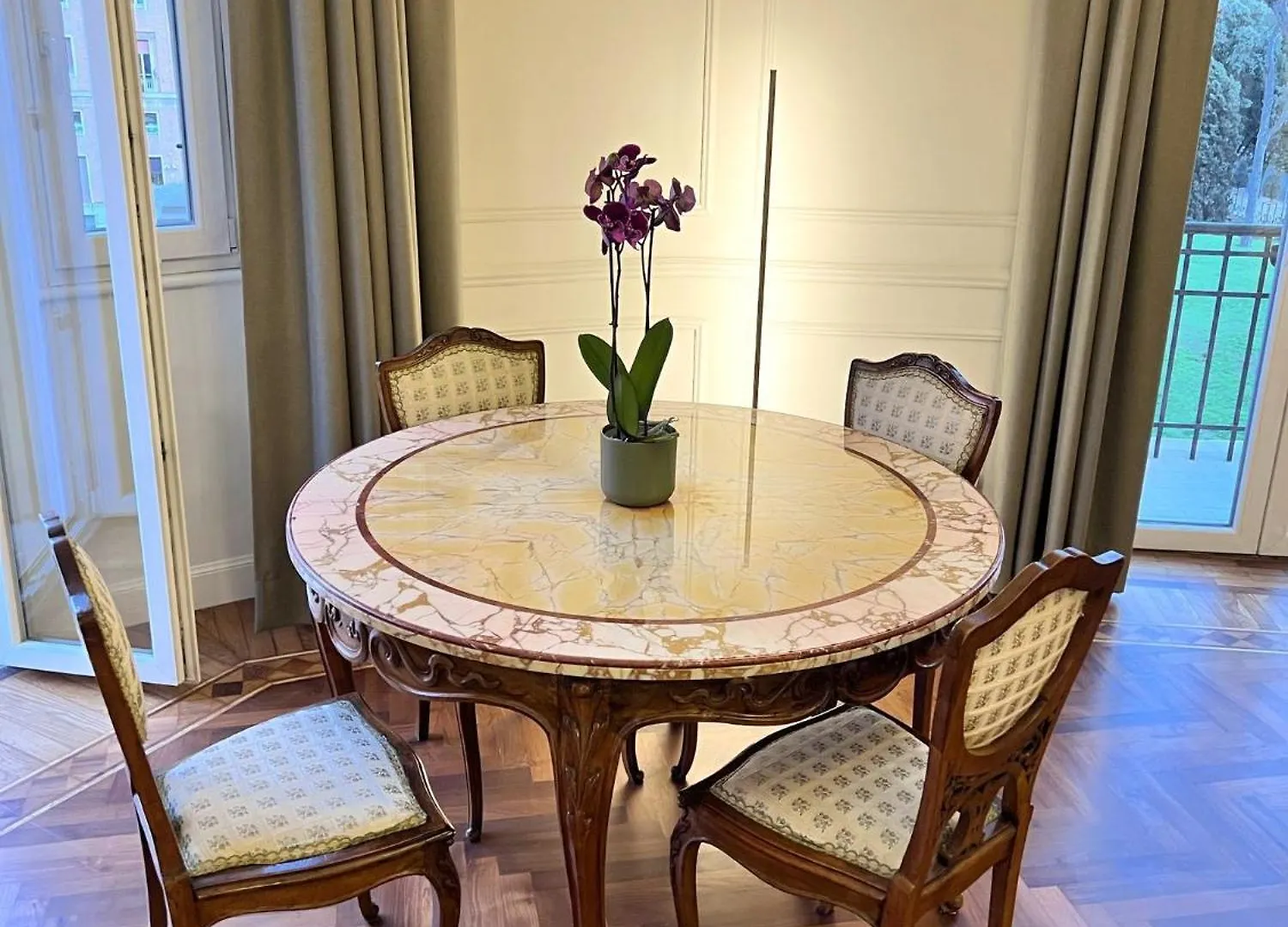Elegance And Style In The Heart Of Rome Apartment