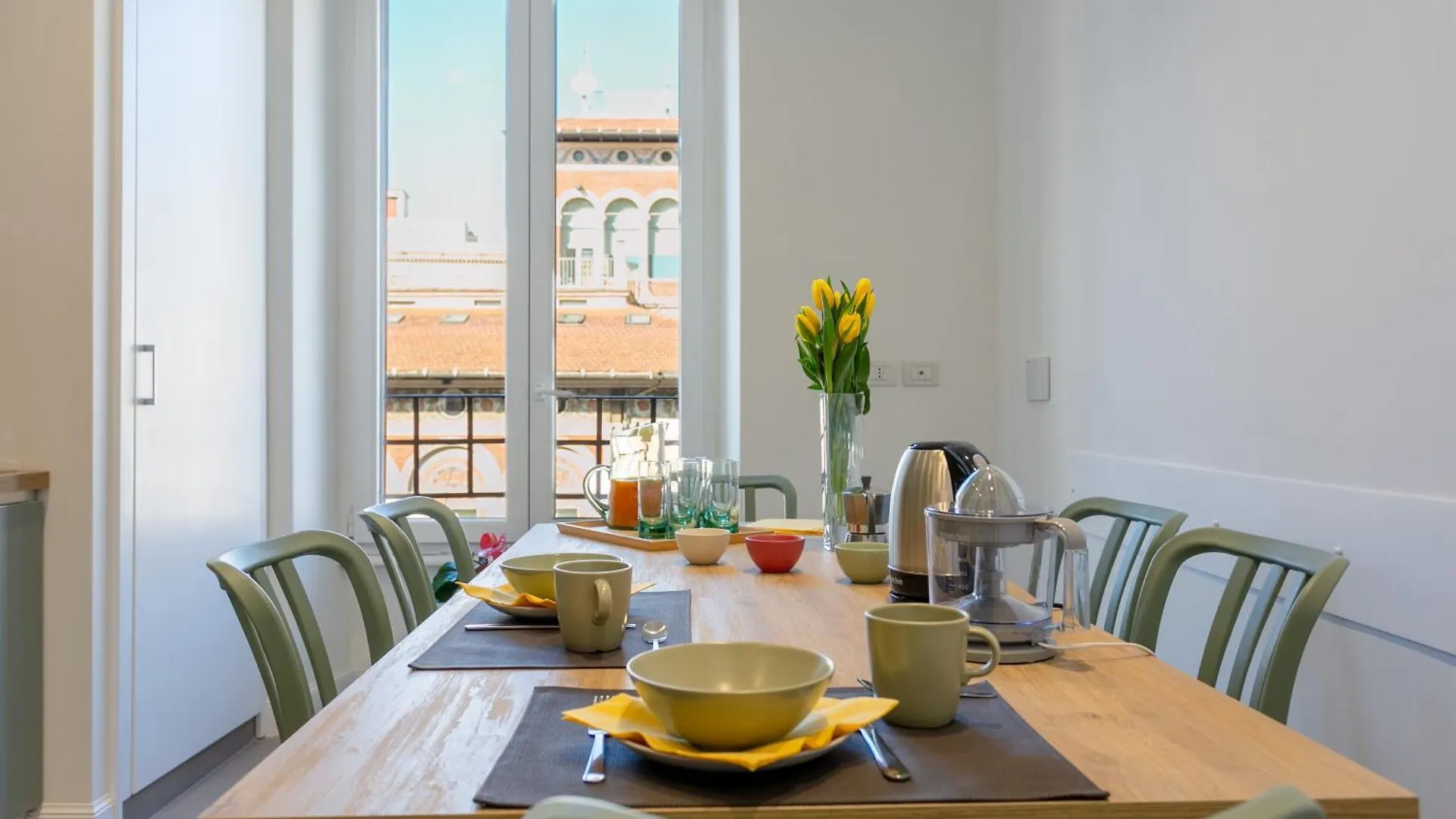 Elegance And Style In The Heart Of Rome Apartment Italy
