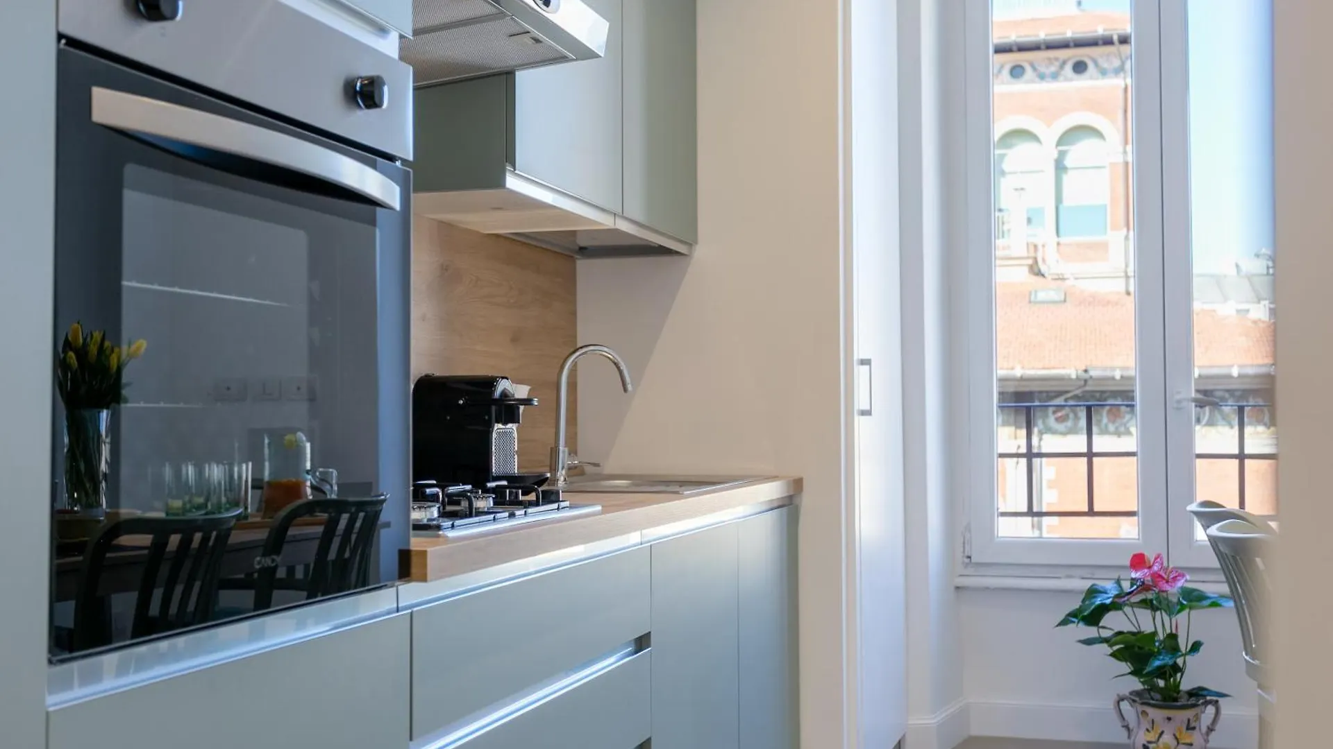 Elegance And Style In The Heart Of Rome Apartment 0*,
