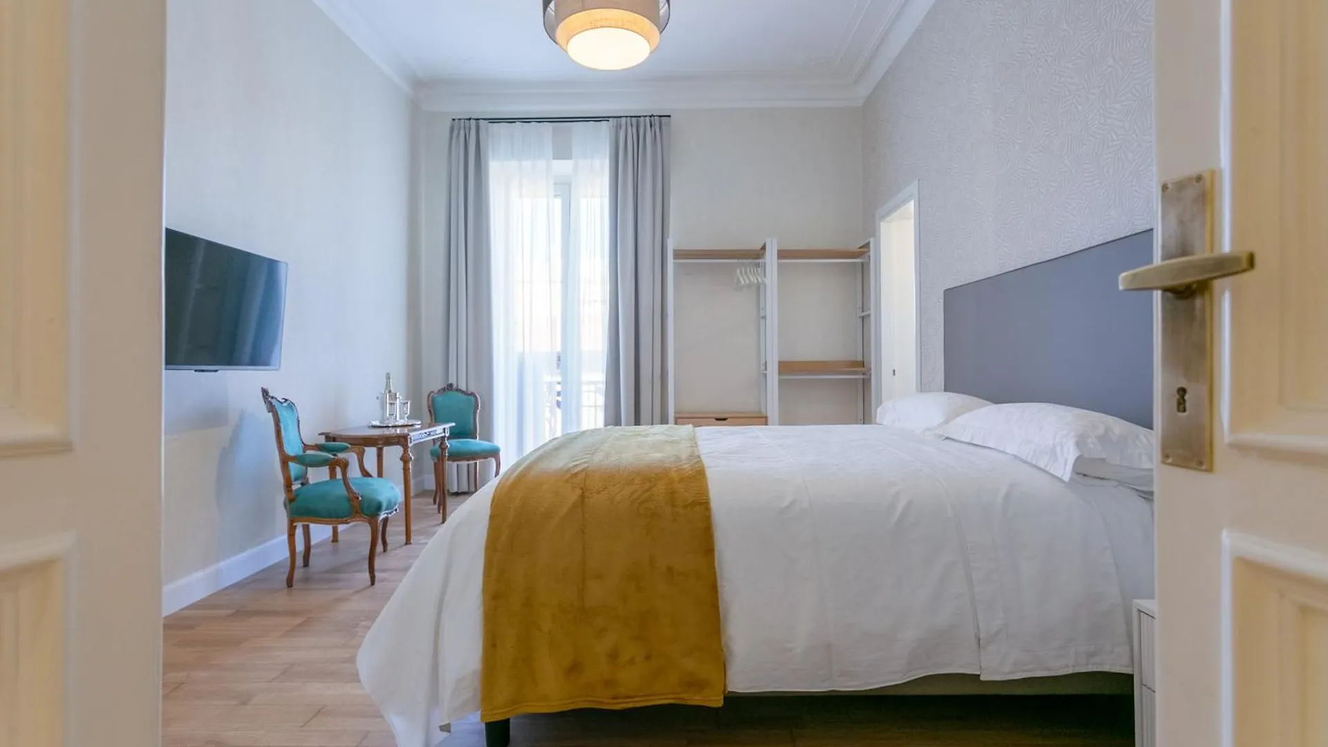 Elegance And Style In The Heart Of Rome Apartment Italy