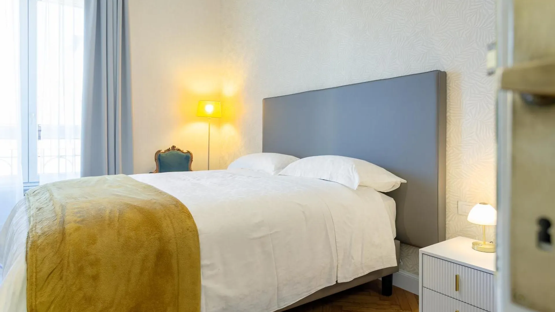 Elegance And Style In The Heart Of Rome Apartment Italy