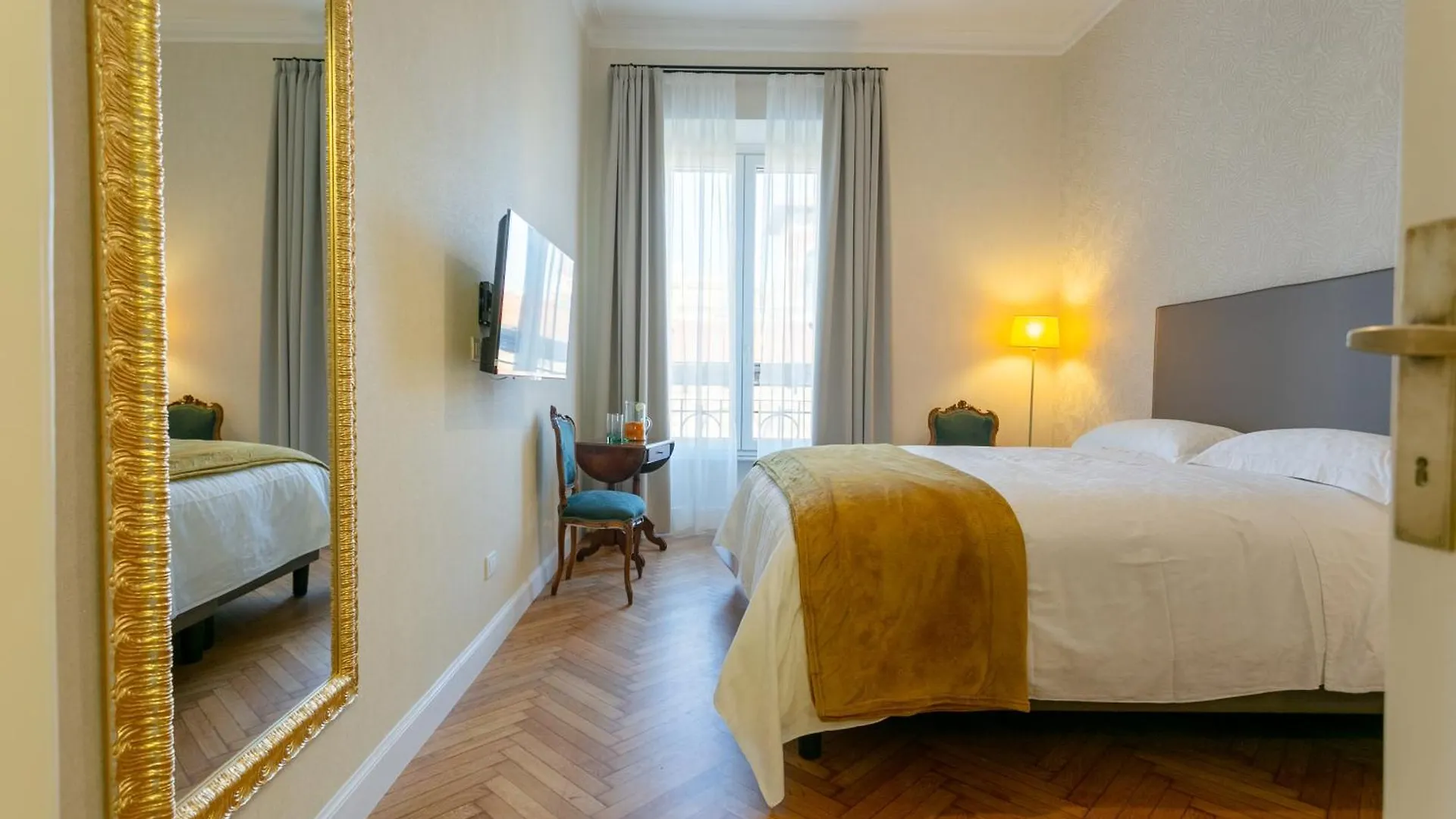 Elegance And Style In The Heart Of Rome Apartment