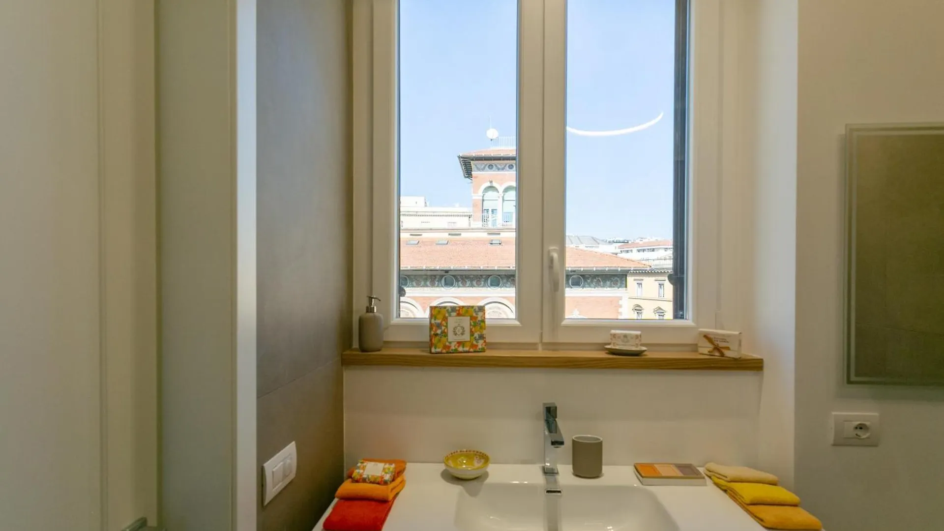 Elegance And Style In The Heart Of Rome Apartment