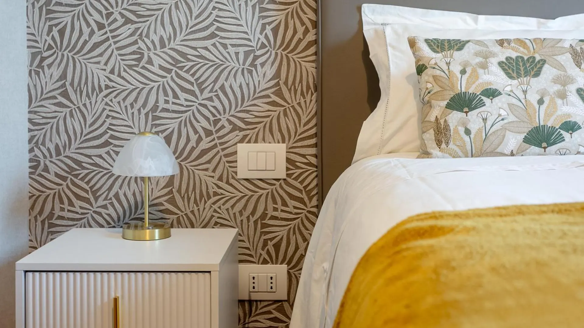 Elegance And Style In The Heart Of Rome Apartment Italy