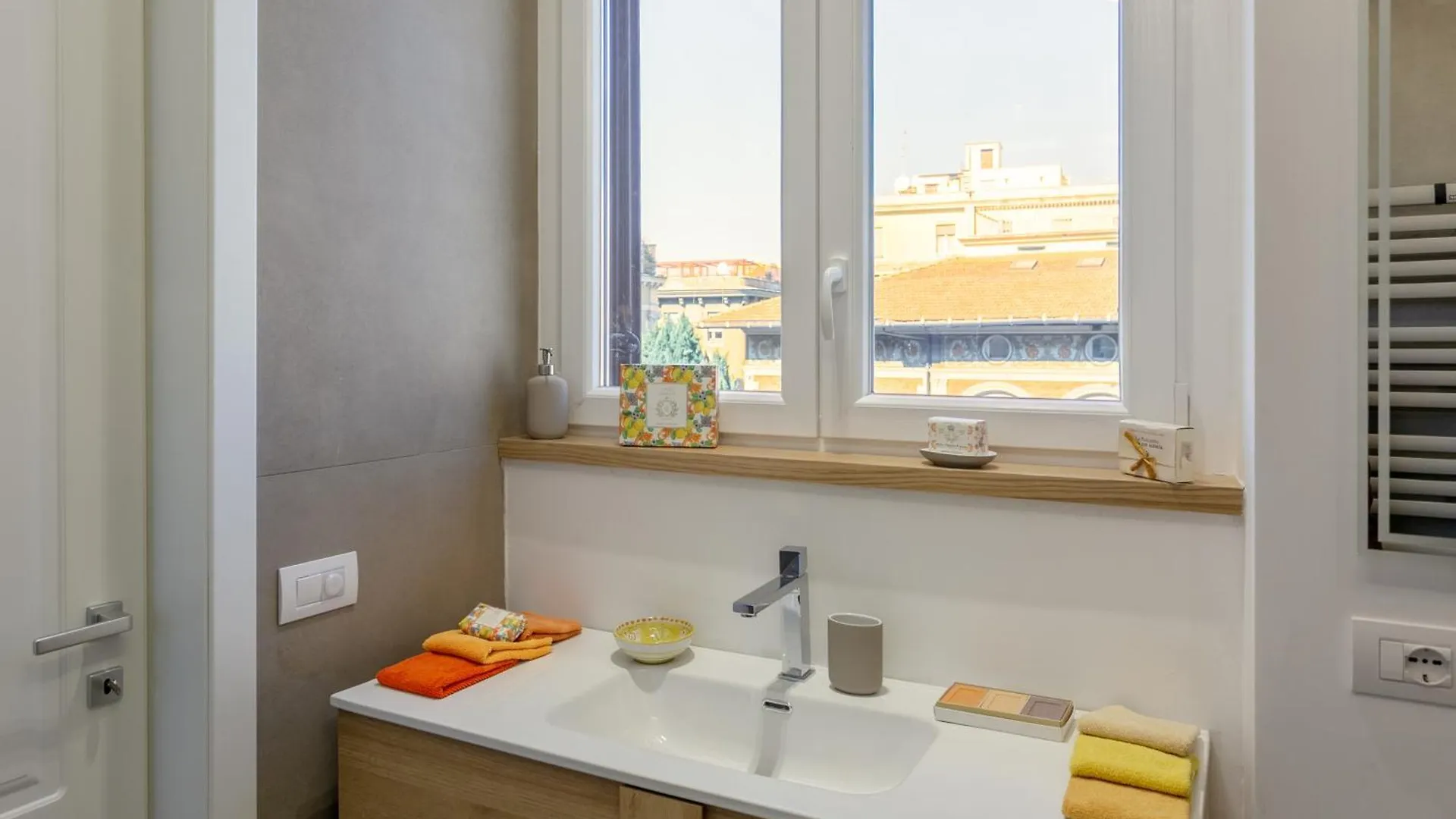 Elegance And Style In The Heart Of Rome Apartment
