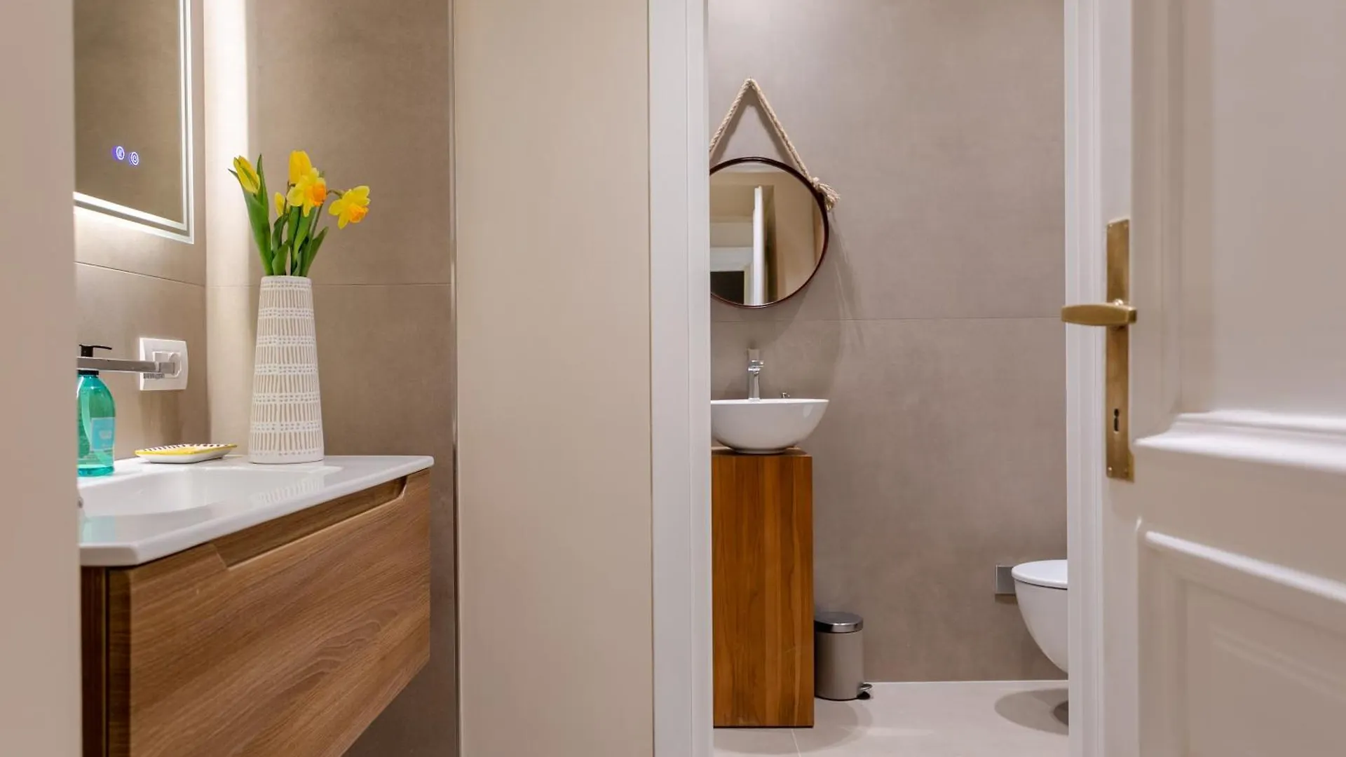 Elegance And Style In The Heart Of Rome Apartment