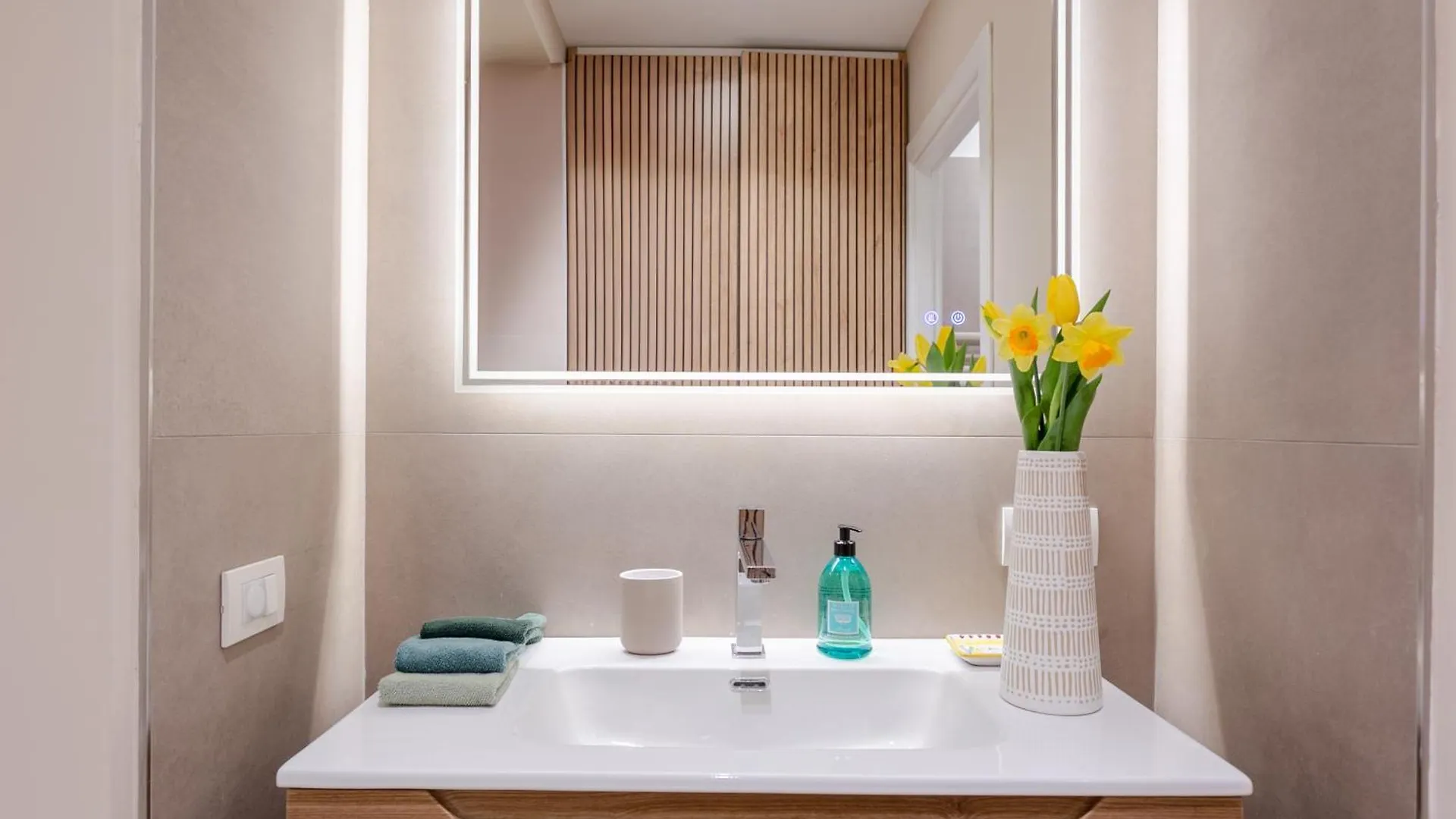 Elegance And Style In The Heart Of Rome Apartment Italy