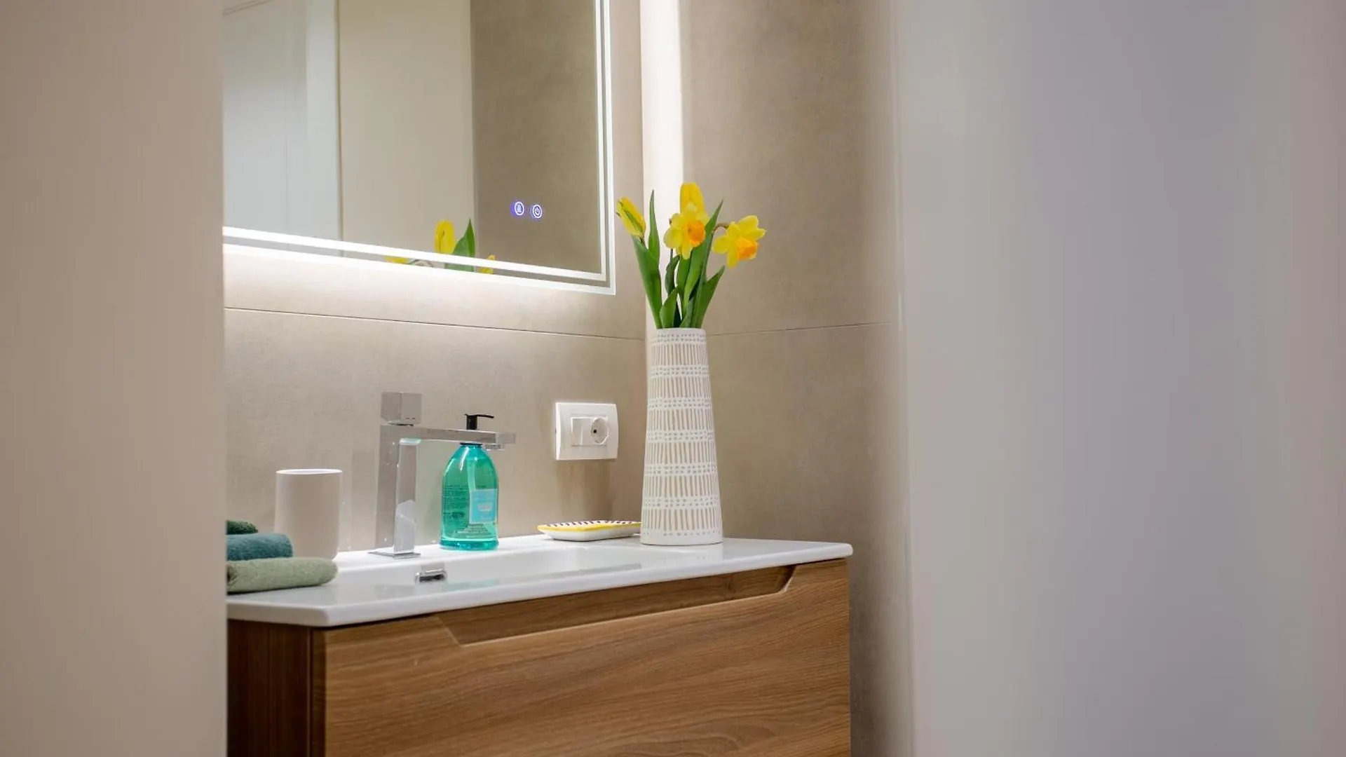 Elegance And Style In The Heart Of Rome Apartment