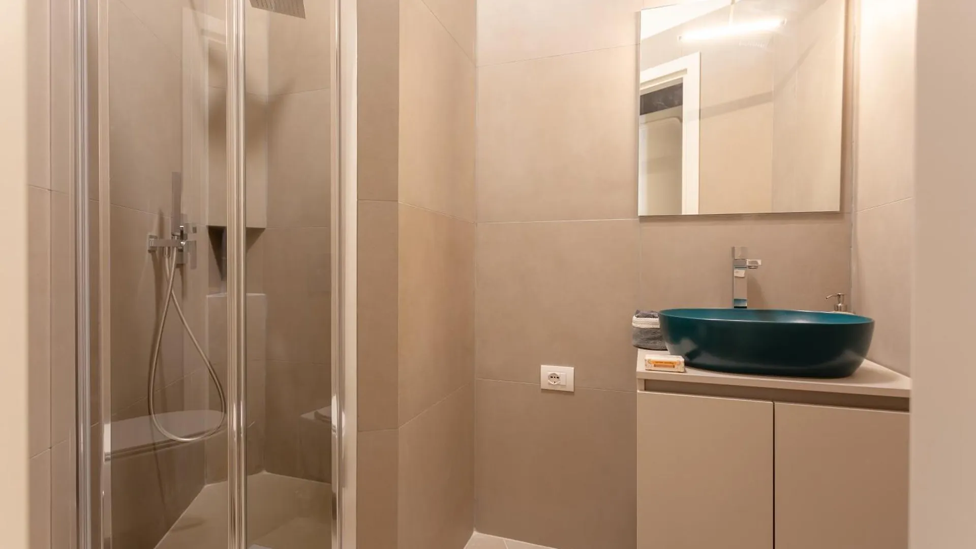 Elegance And Style In The Heart Of Rome Apartment Italy